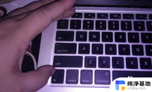 苹果键盘f1到f12不能用